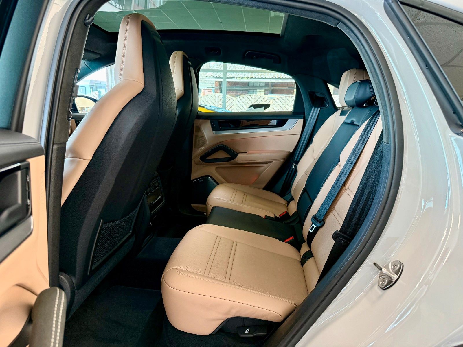 Fahrzeugabbildung Porsche Cayenne Coupe SportDesign/Burmester/HeadUp/ACC