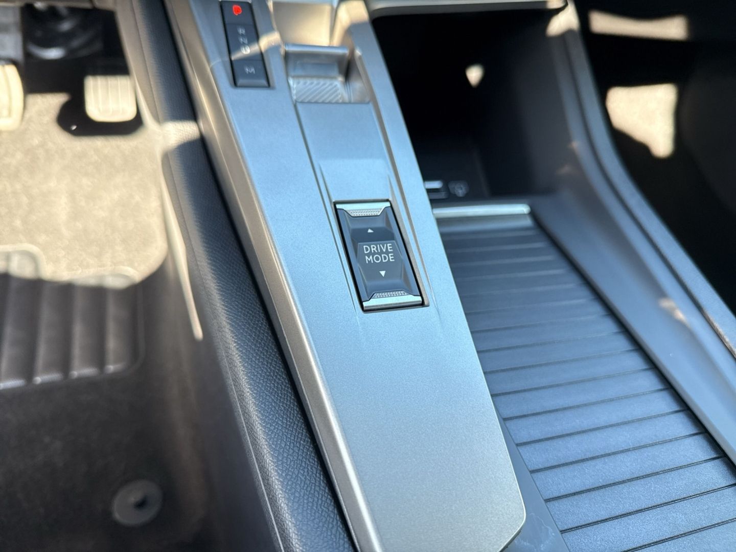 Fahrzeugabbildung Peugeot 308 SW Hybrid 145 Allure 1.2 LED ACC 2-Zonen-Kli