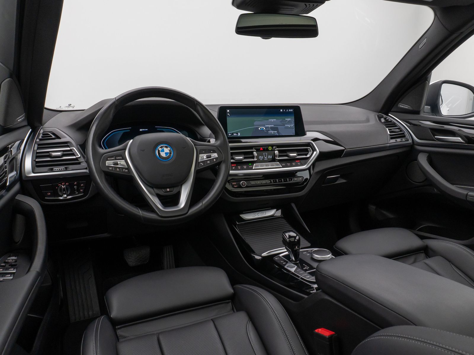 Fahrzeugabbildung BMW X3 xD30e  Panorama Kamera HUD DAB H/K AHK Sport