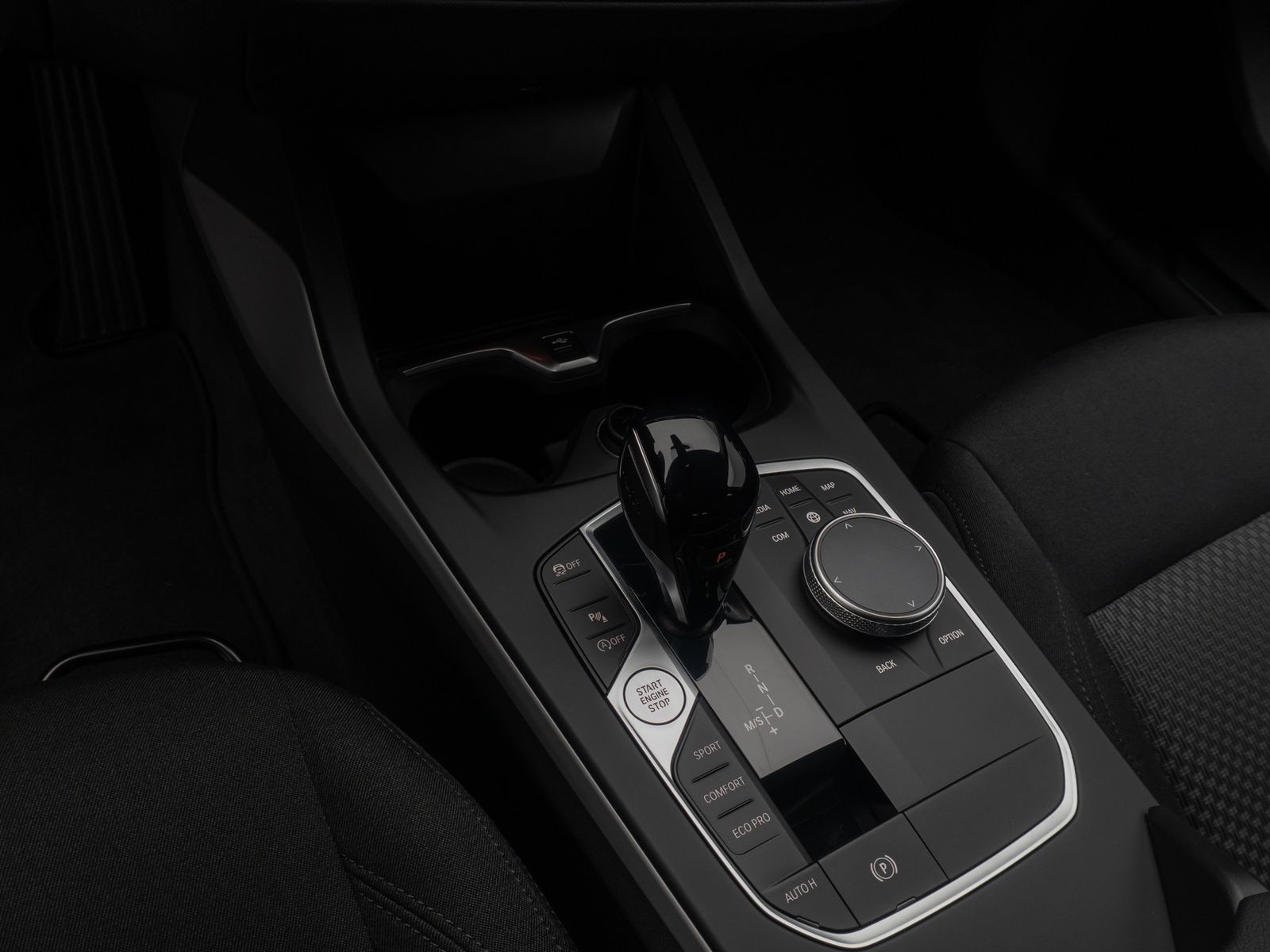 Fahrzeugabbildung BMW 118i Advantage HUD Kamera Alarm DAB CockpitProf