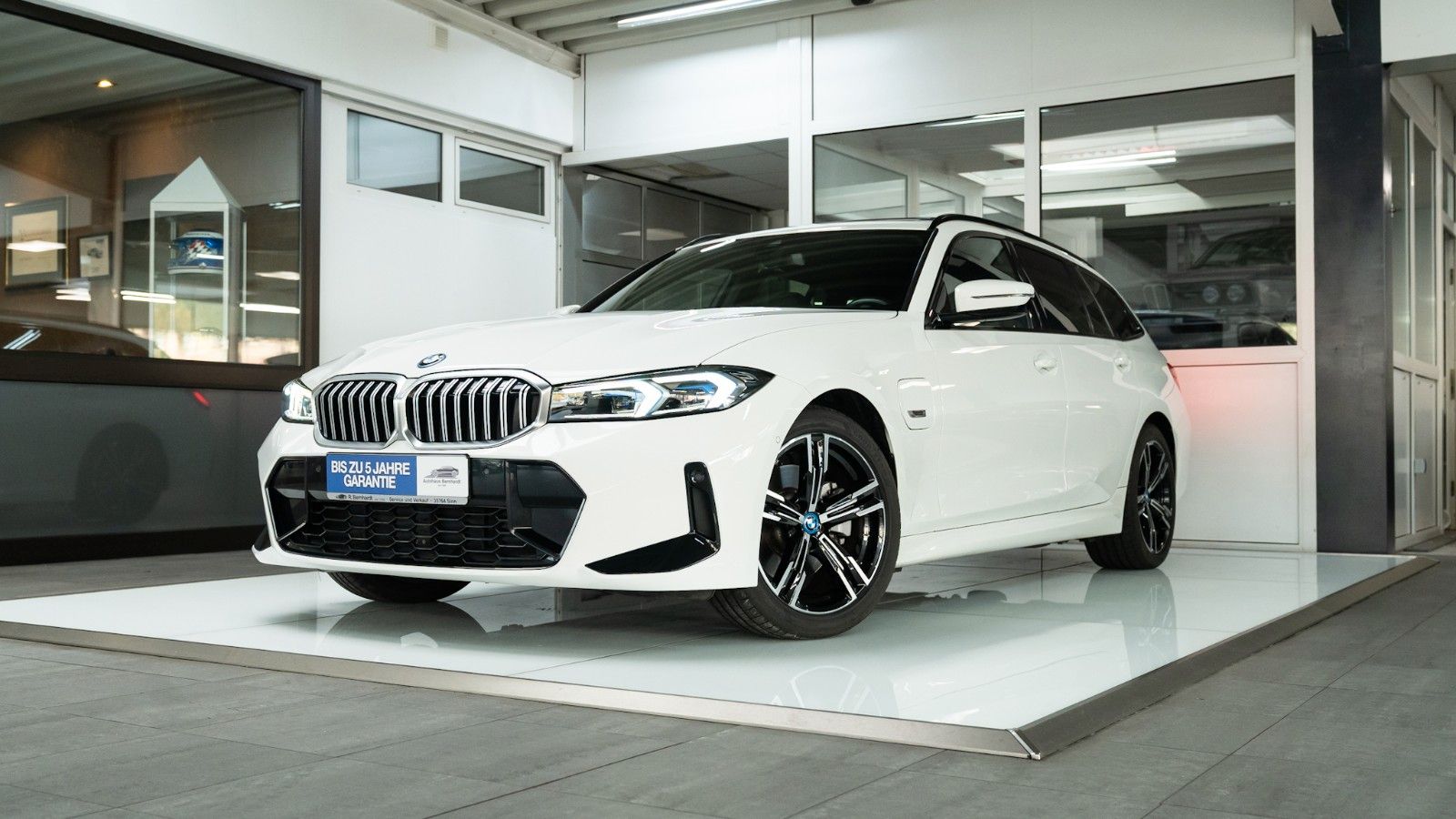 BMW 330e M Sport PanoDach HUD RückFahrKam MemoSitz imagem 2