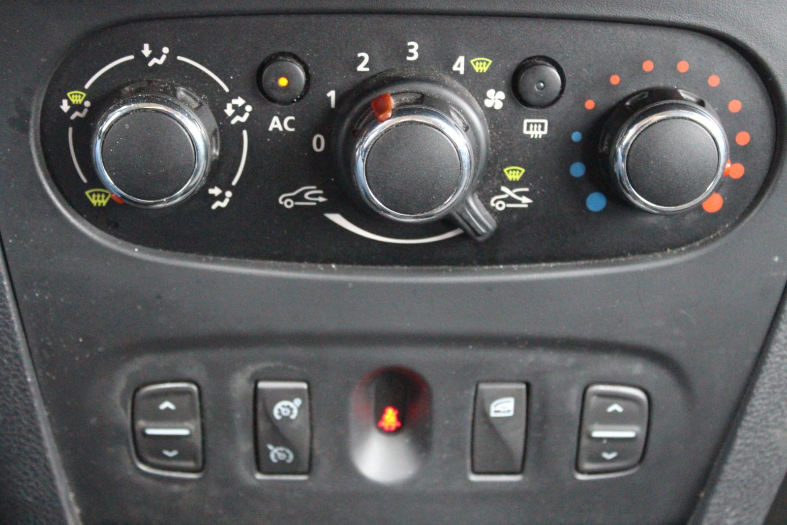 Dacia Logan 2014 — photo 24