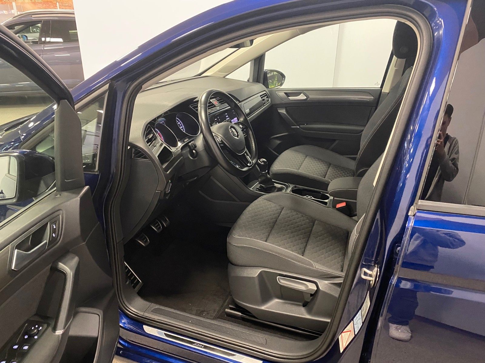 Fahrzeugabbildung Volkswagen Touran 1.5 TSI JOIN+NAVI+AHK schwenk+KAMERA+ACC+