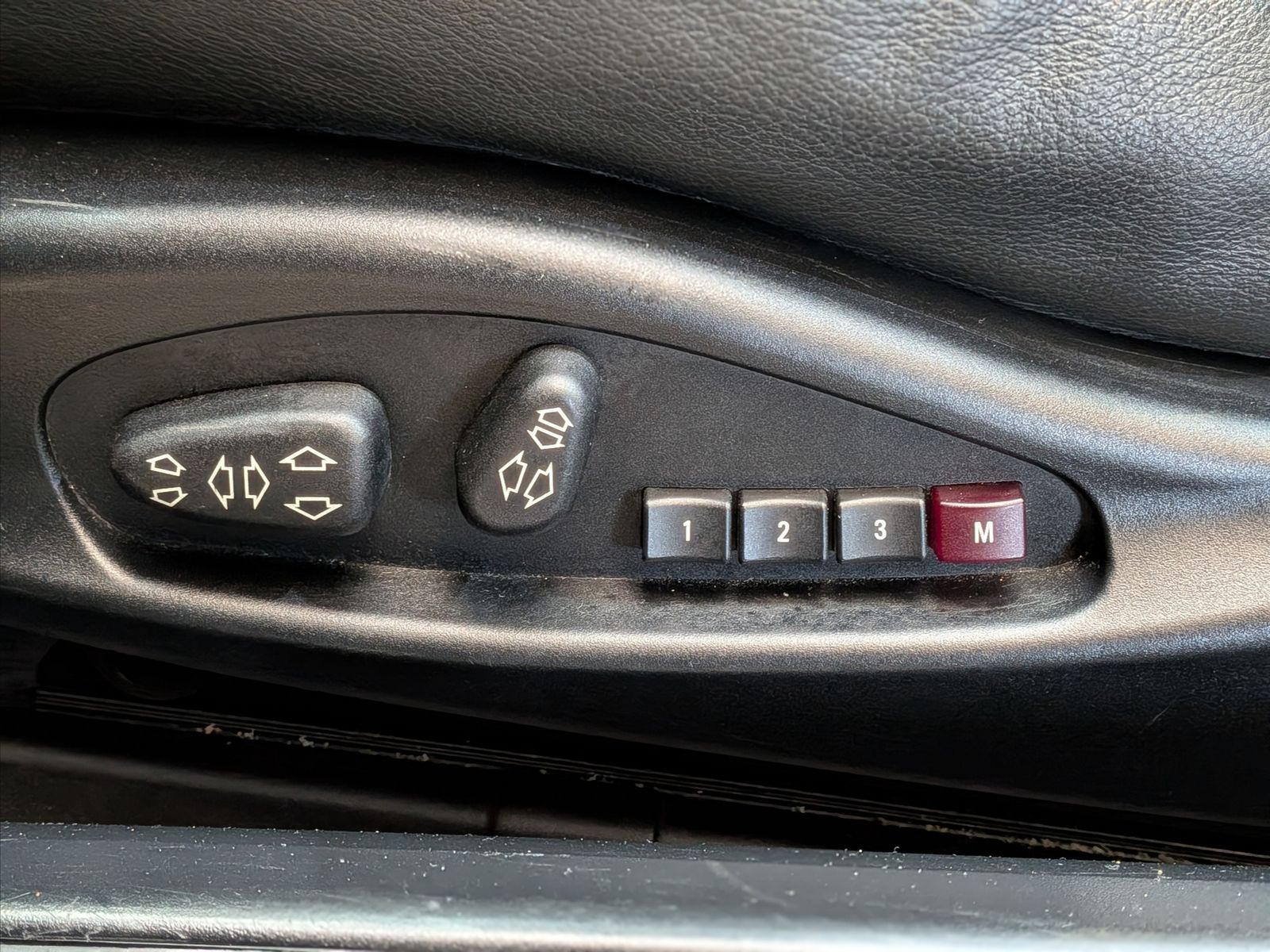 Fahrzeugabbildung BMW 320 Ci M-SPORT XENON*MEMORY*HARMAN*KLIMA*TÜV