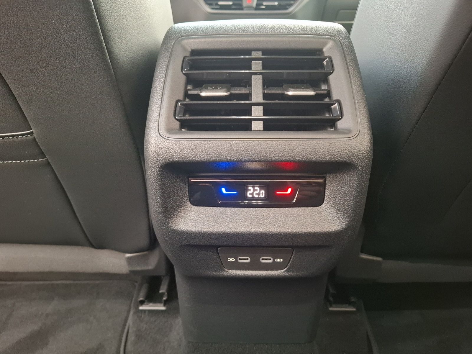 Fahrzeugabbildung Volkswagen Tayron TDI Life DSG 4M LEDplus AHK Navi AID ACC