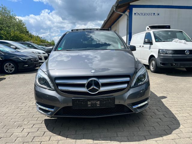 Mercedes-Benz B 180 B -Klasse B 180 Leder/Panorama/Navi/Kamera