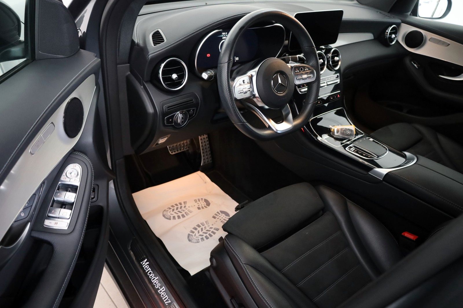 Fahrzeugabbildung Mercedes-Benz GLC 200 Coupe 4Matic,AMG line,SH,Kamera,HUD,SD