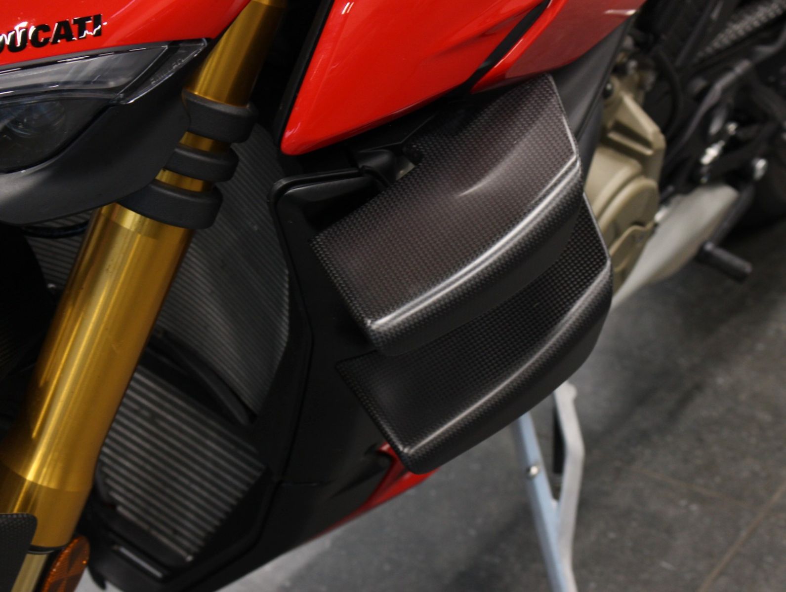 Fahrzeugabbildung Ducati Streetfighter V4 S* Carbon Umbau*1.Hand*TOP