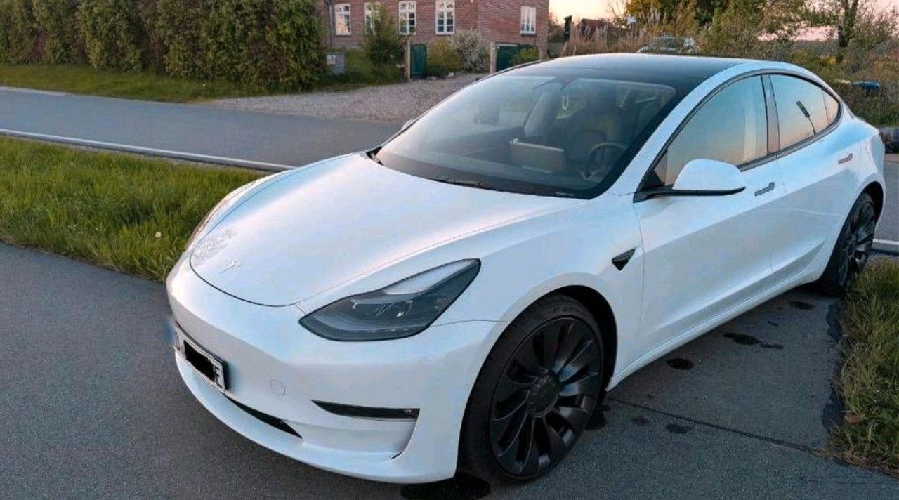 TESLA Model 3