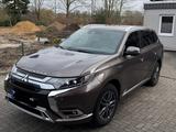Mitsubishi Outlander PHEV 2.4  4WD Top, AHK, Pano, Garantie - Mitsubishi Outlander mit Panoramadach