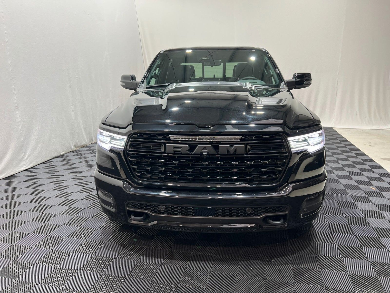 Fahrzeugabbildung Dodge RAM 1500 Limited Night  H/O 3.0L / MFT RTR Ed.