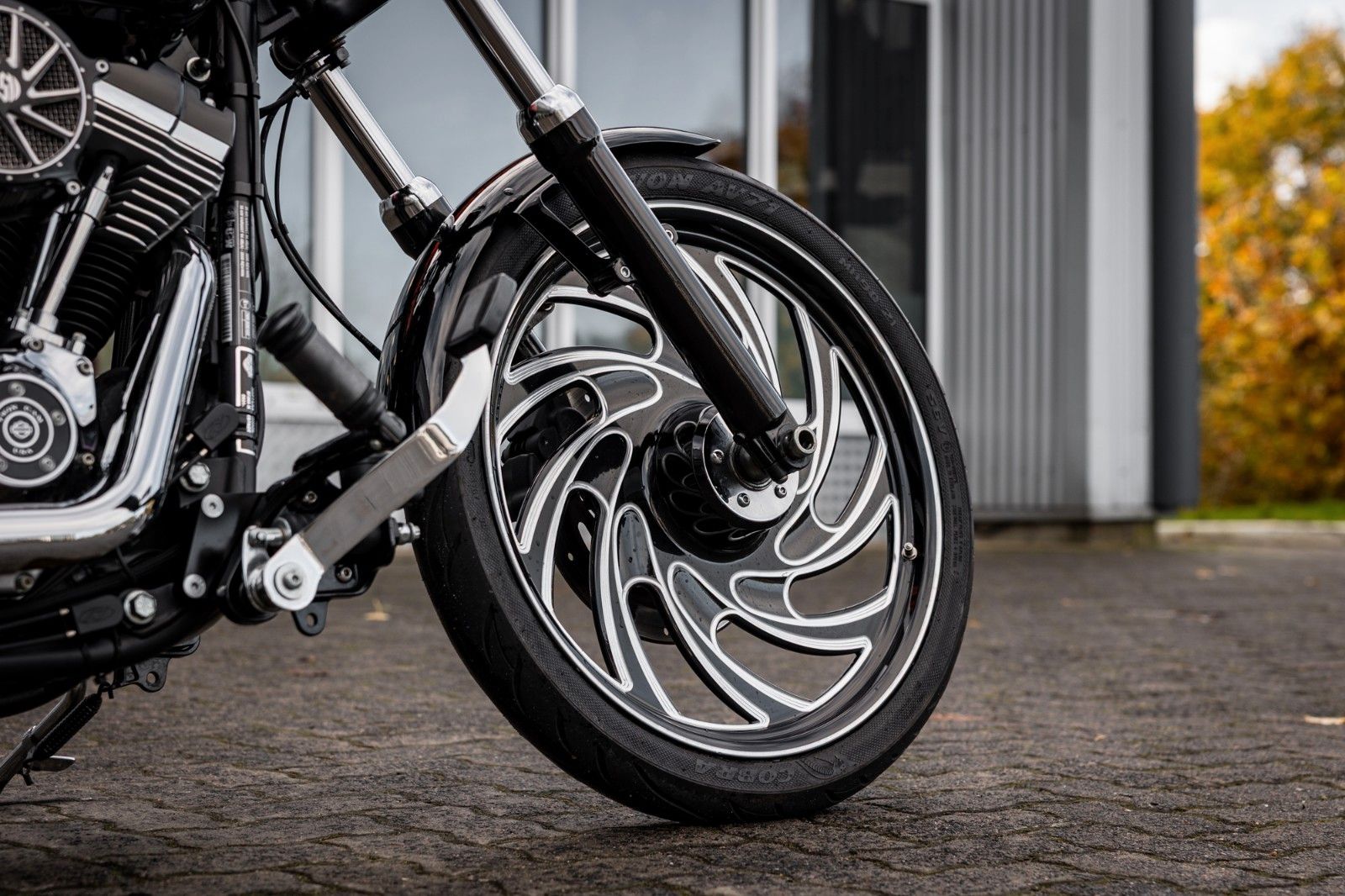 Fahrzeugabbildung Harley-Davidson FXS Softail Blackline - Jekill&Hyde-Custom Umbau