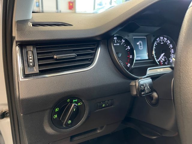 MYAUTOCENTER – Gebraucht- und Jahreswagen mit Werkstattservice in Pfaffenhofen Skoda Octavia Combi Ambition *2. Hand*Klima*PDC*Radio*