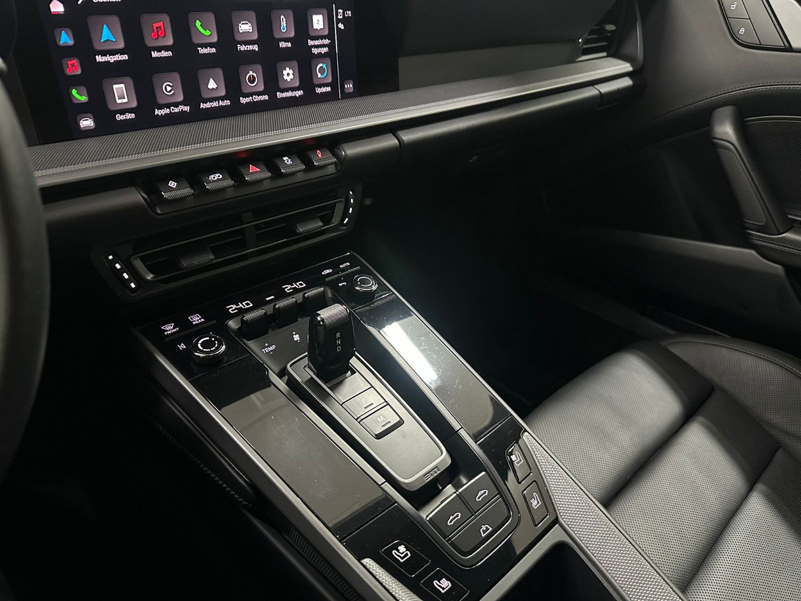 Fahrzeugabbildung Porsche 992 Carrera Cabriolet *SPORT-CHRONO*