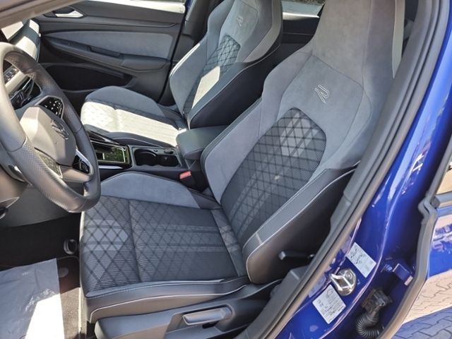 Fahrzeugabbildung Volkswagen Golf R-LINE 2,0 TSI 4MOTION DSG BLACK STYLE LED-