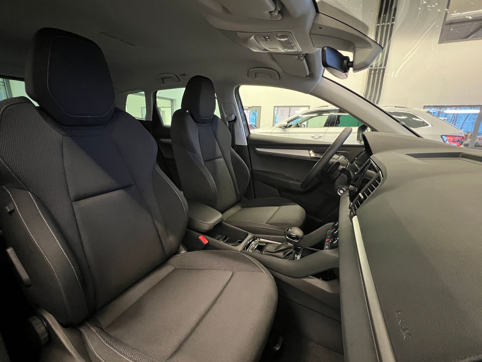 Fahrzeugabbildung SKODA Karoq TOUR 1.5 TSI DSG *AHK, LED, ACC, 17''-LM*
