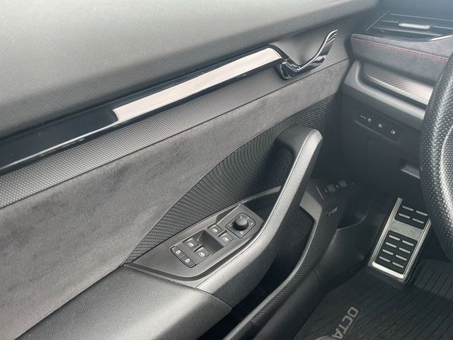 Skoda Octavia Combi 1.4 TSI iV RS First Edition *HUD*