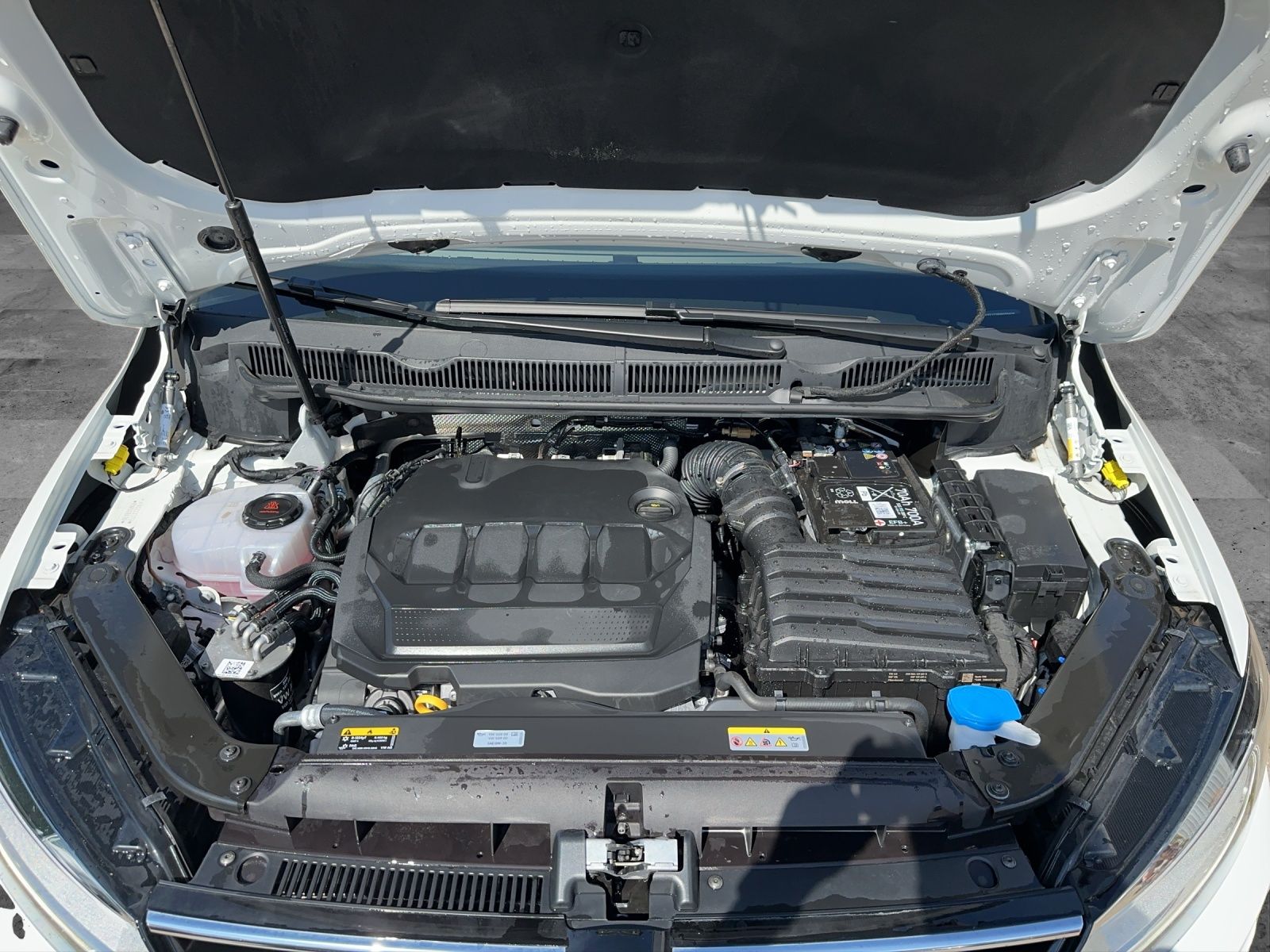 Fahrzeugabbildung Volkswagen Touran Move TDI DSG 7-Sitzer Matrix ACC 17" SHZ