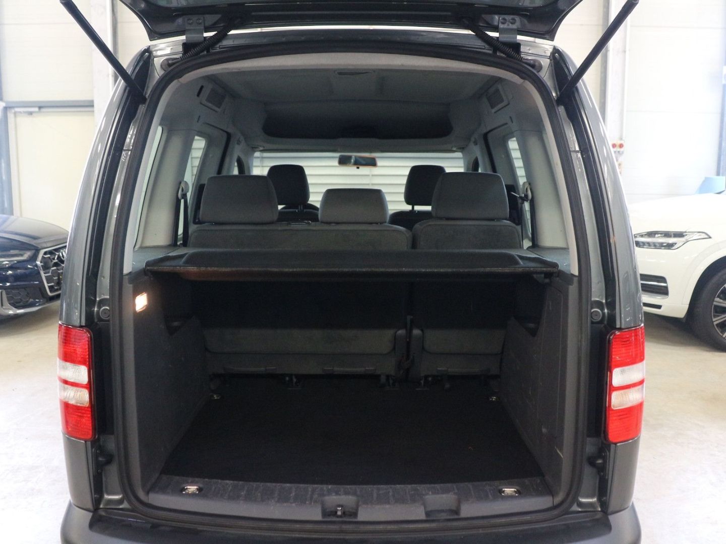 Fahrzeugabbildung Volkswagen Caddy TSI Roncalli 5-Sitzer AHK Klima PDC