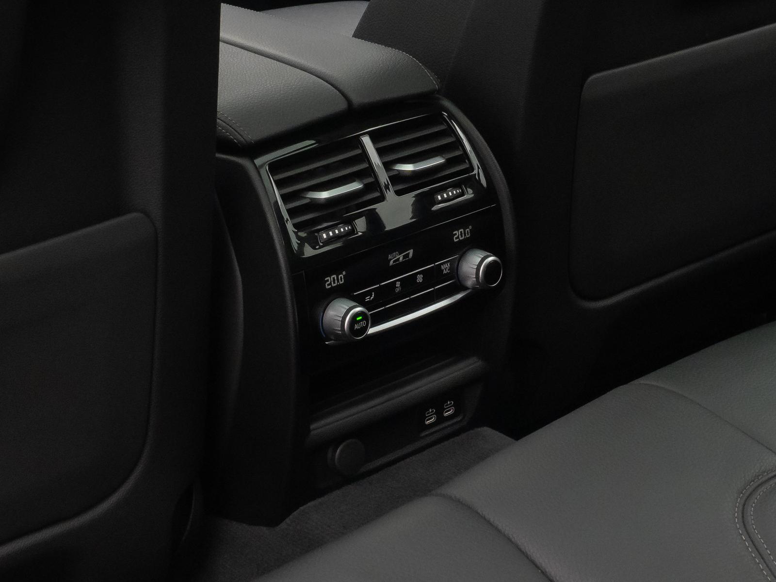 BMW 520d Kamera HUD Alarm Panorama DAB Leder Sport