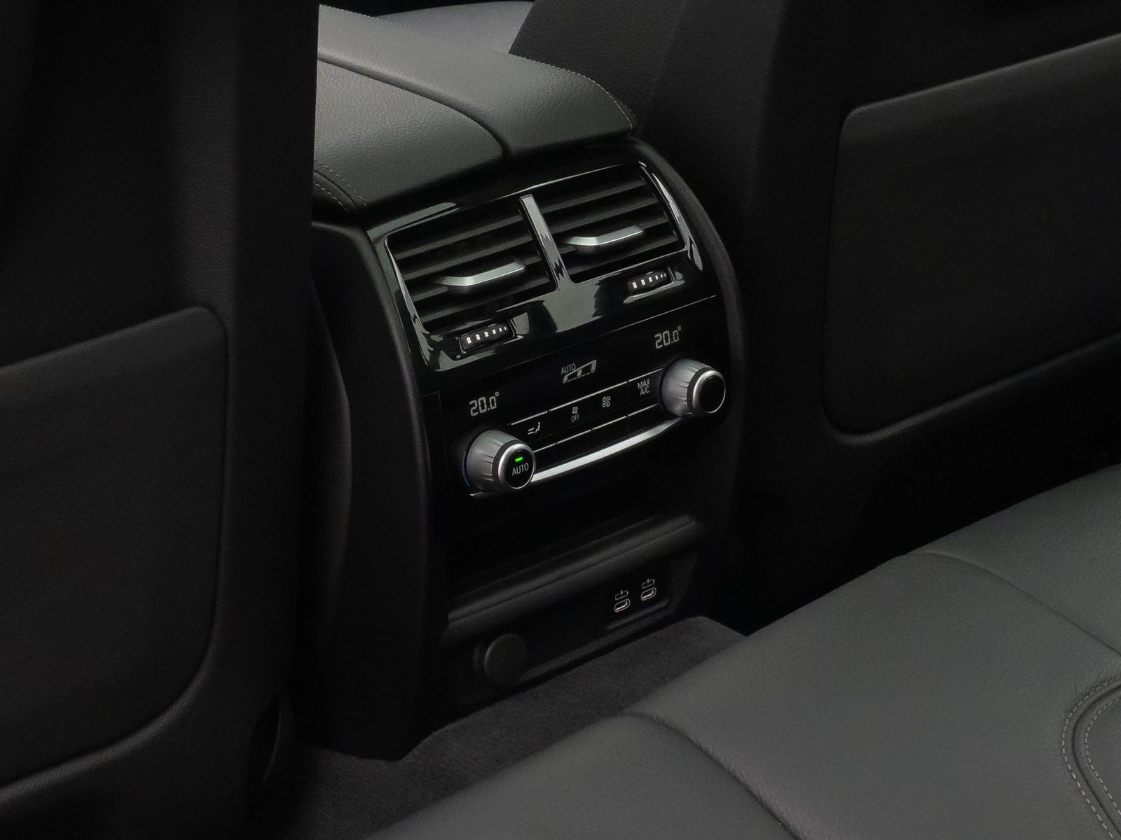 Fahrzeugabbildung BMW 520d Kamera HUD Alarm Panorama DAB Leder Sport