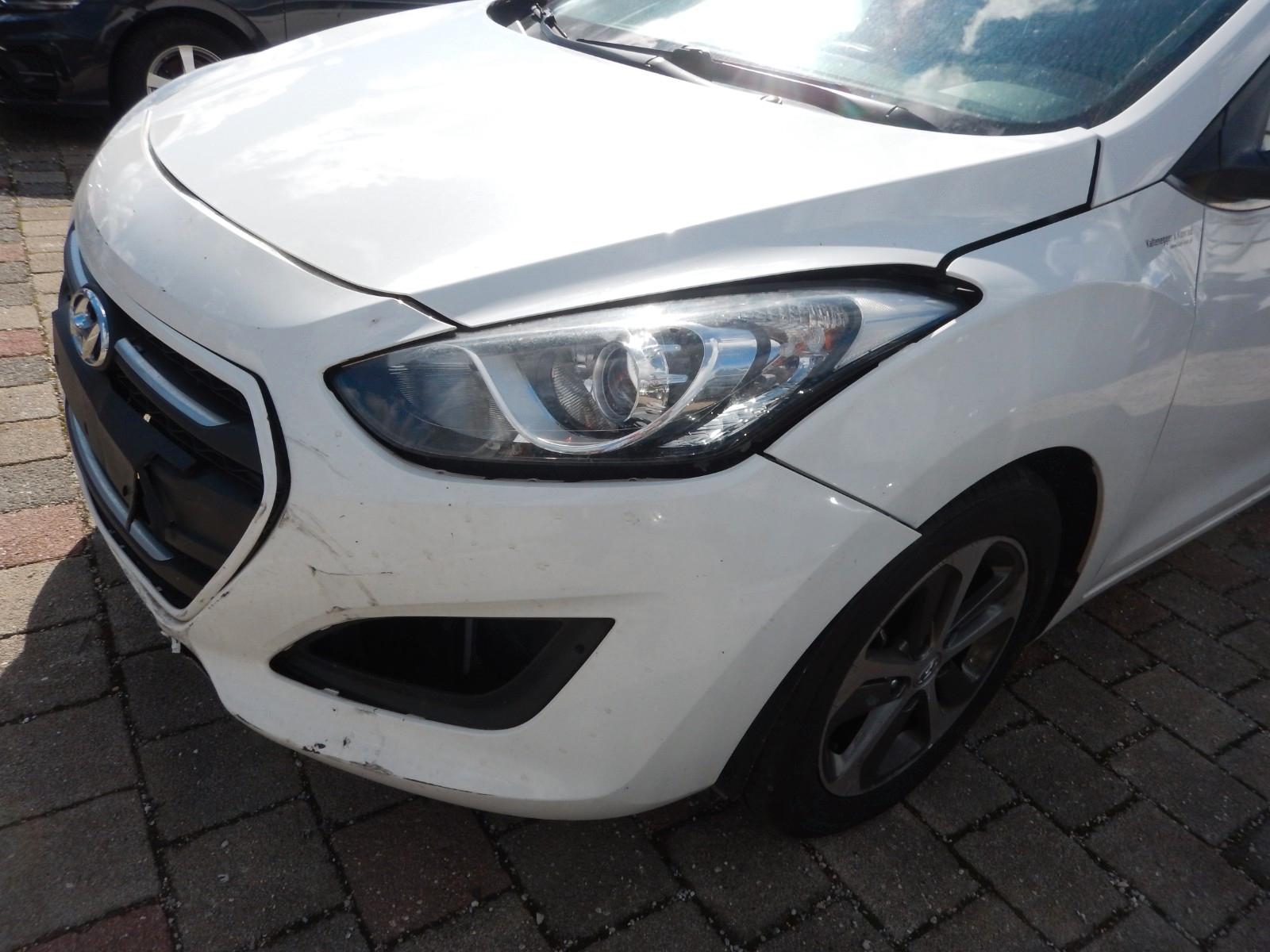 Hyundai i30 2015 — photo 11