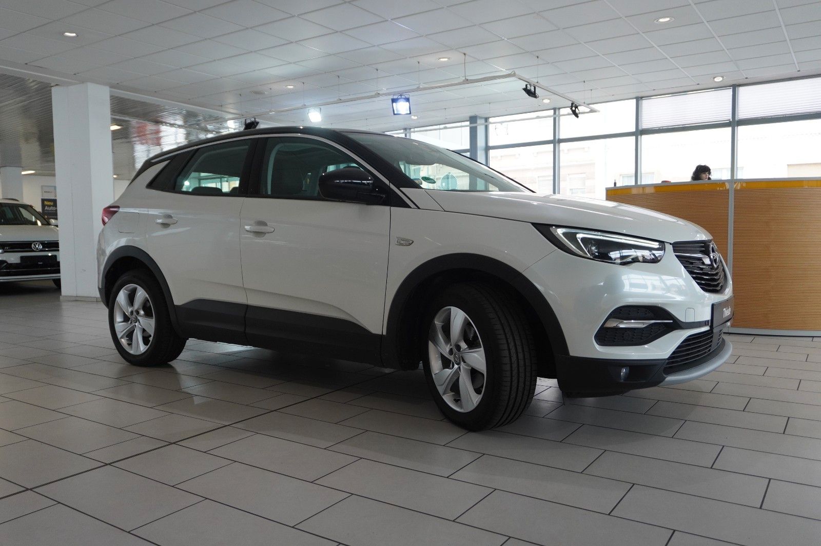 Fahrzeugabbildung Opel Grandland (X) 1.2T INNOV. NAVI/LED/KAMERA/PANO.