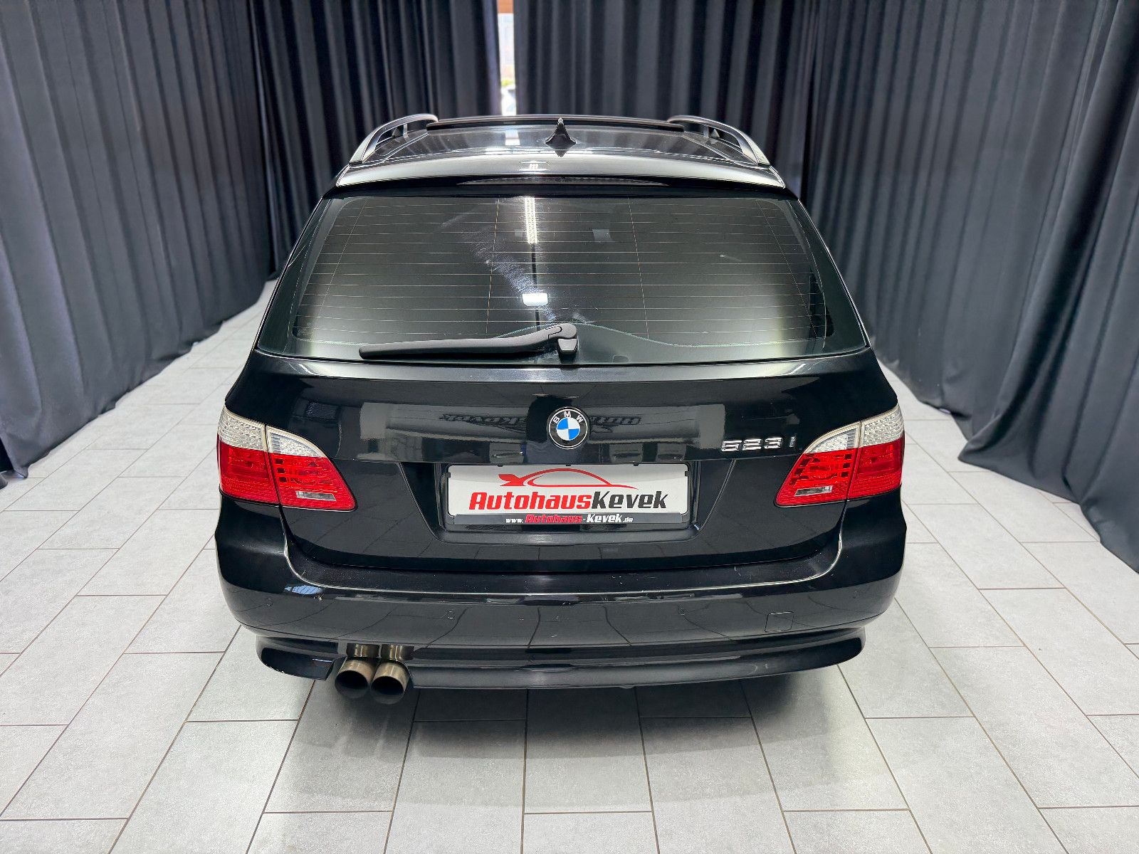 Fahrzeugabbildung BMW 523I Touring |PDC|PANO|NAVI|LEDER