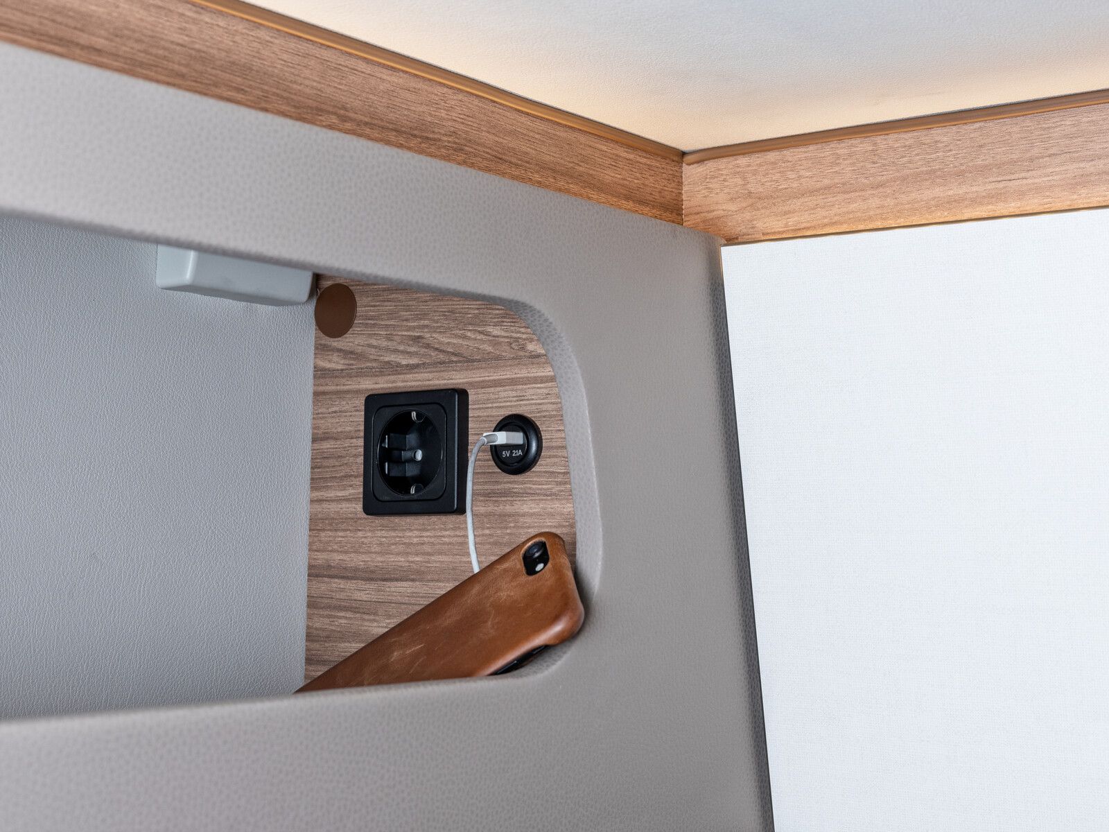 Fahrzeugabbildung Weinsberg CaraCompact EDITION PEPPER 600 MEG AHK LED
