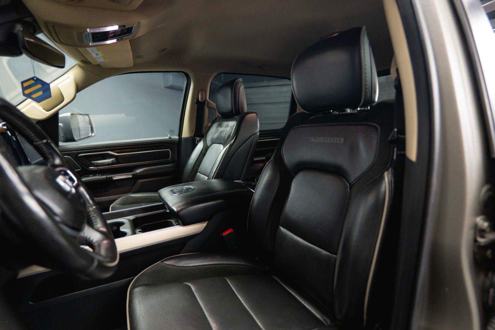 Fahrzeugabbildung Dodge RAM 5.7 V8 HEMI 4x4 OFFROAD Night LARAMIE RAPTOR