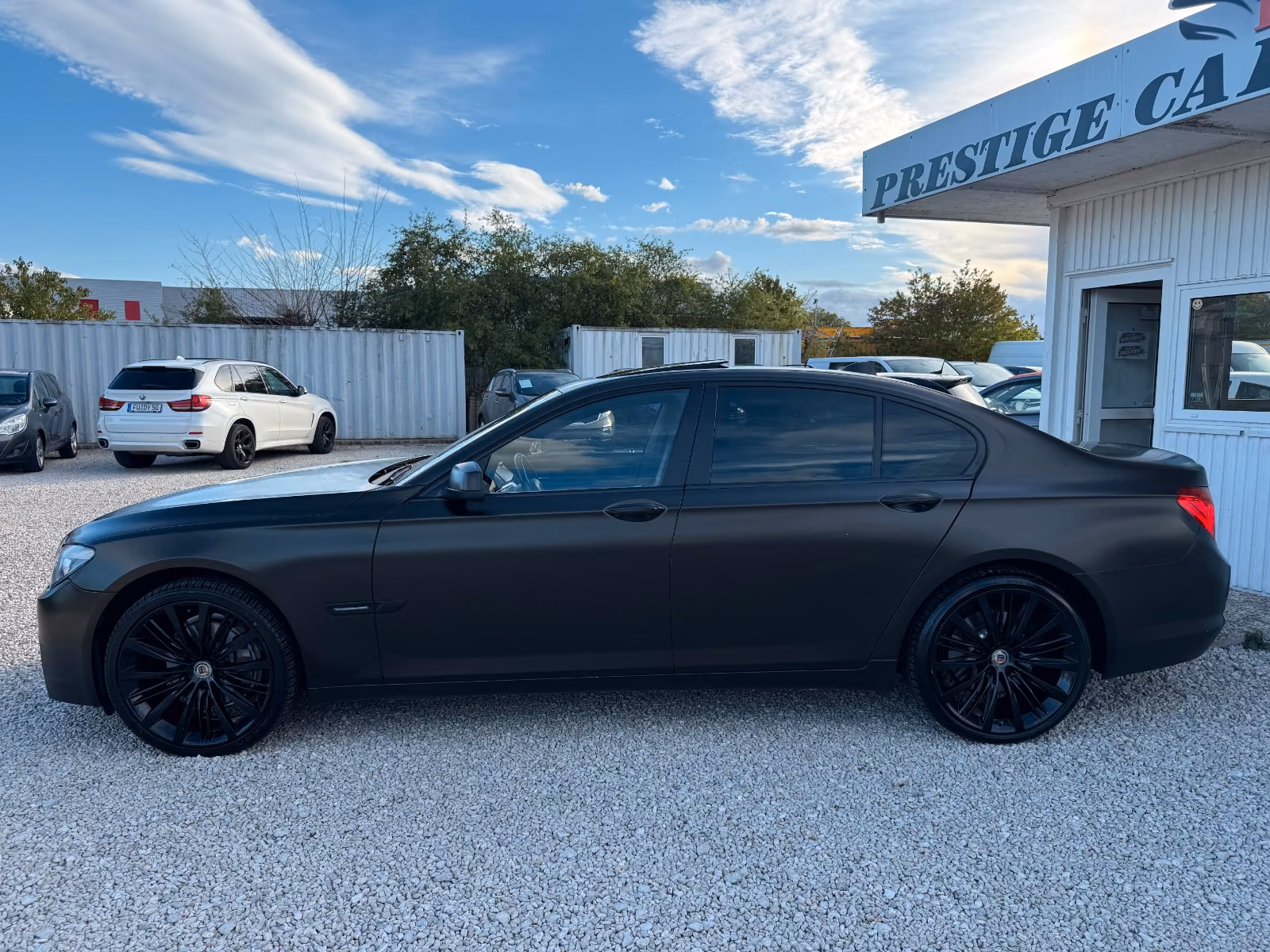 BMW 740i | 326 ch | BVA | Affichage tête haute | Régulateur adaptatif | Sièges ventilés/massants | Chauffage auxiliaire | TV / divertissement arrière