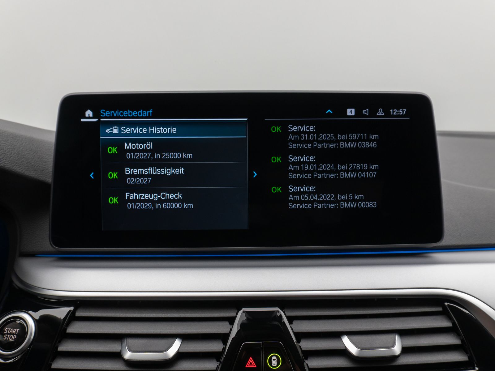 Fahrzeugabbildung BMW 530e HUD DAB HiFi CockPitPro PDC Komfort Alarm
