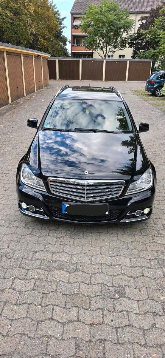 Mercedes-Benz C200 2011 — rear view