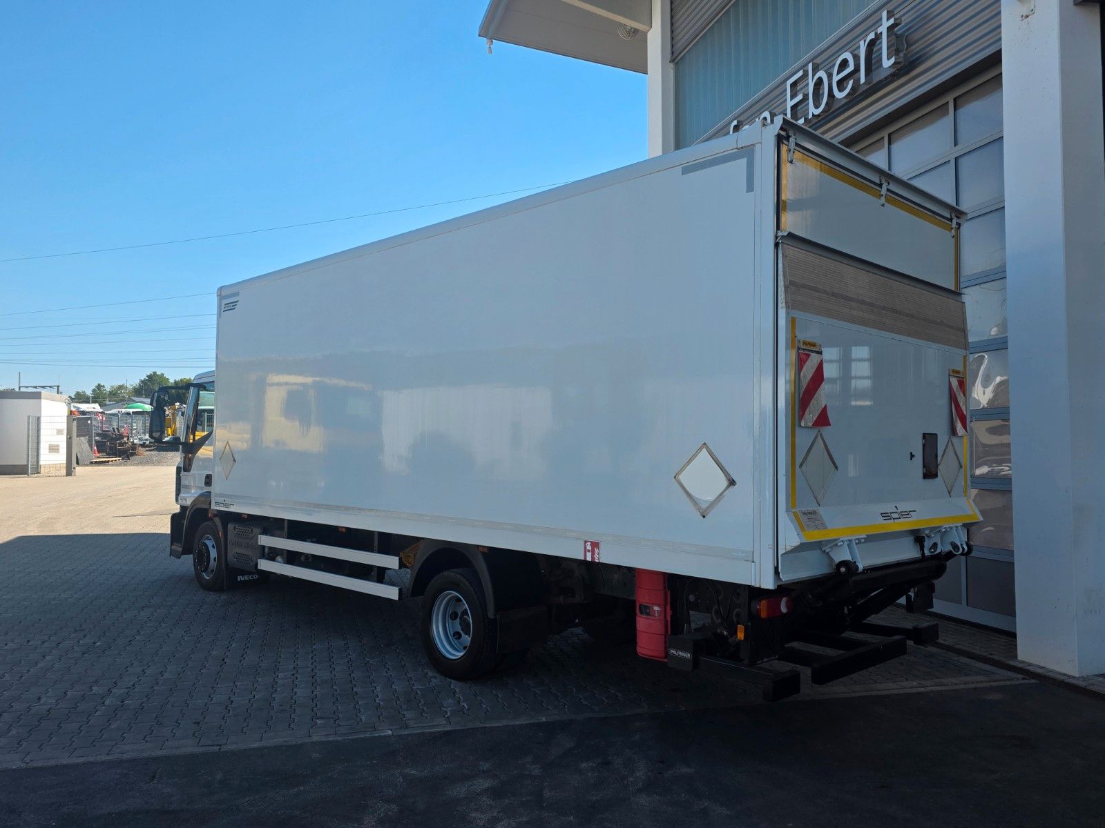 Fahrzeugabbildung Iveco Eurocargo ML120E25 LBW Palfinger 1.500kg Klima