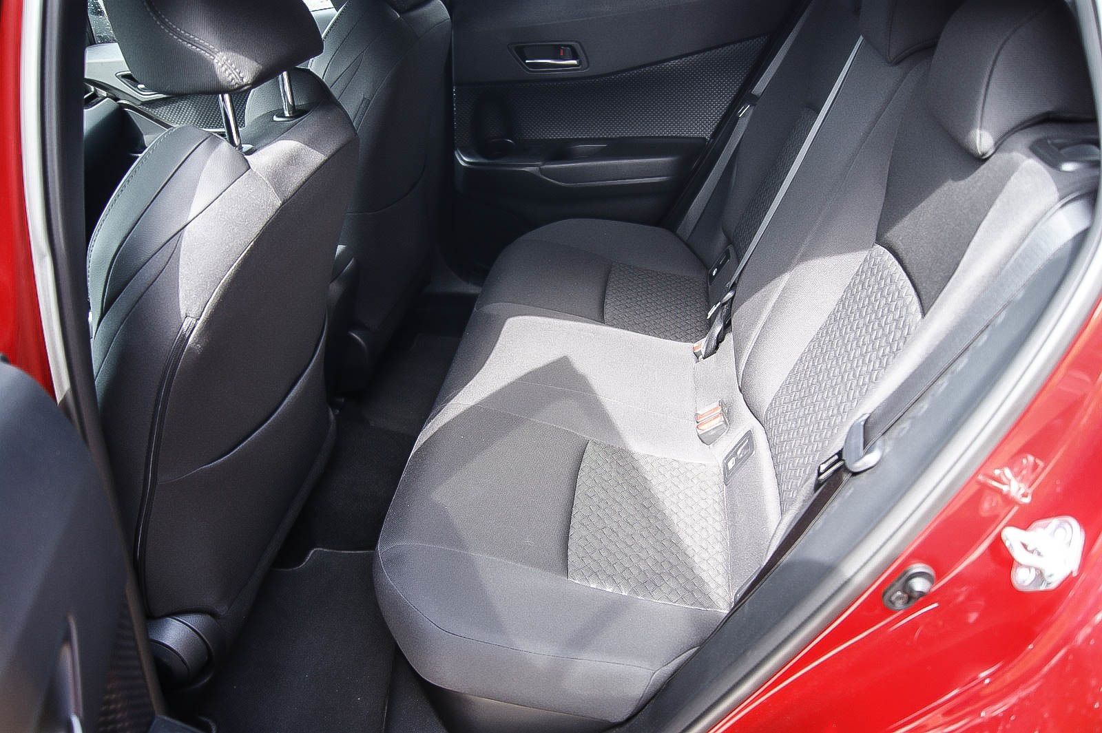 Fahrzeugabbildung Toyota C-HR 1.8 Hybrid Team D NAVI Bi-LED KAMERA