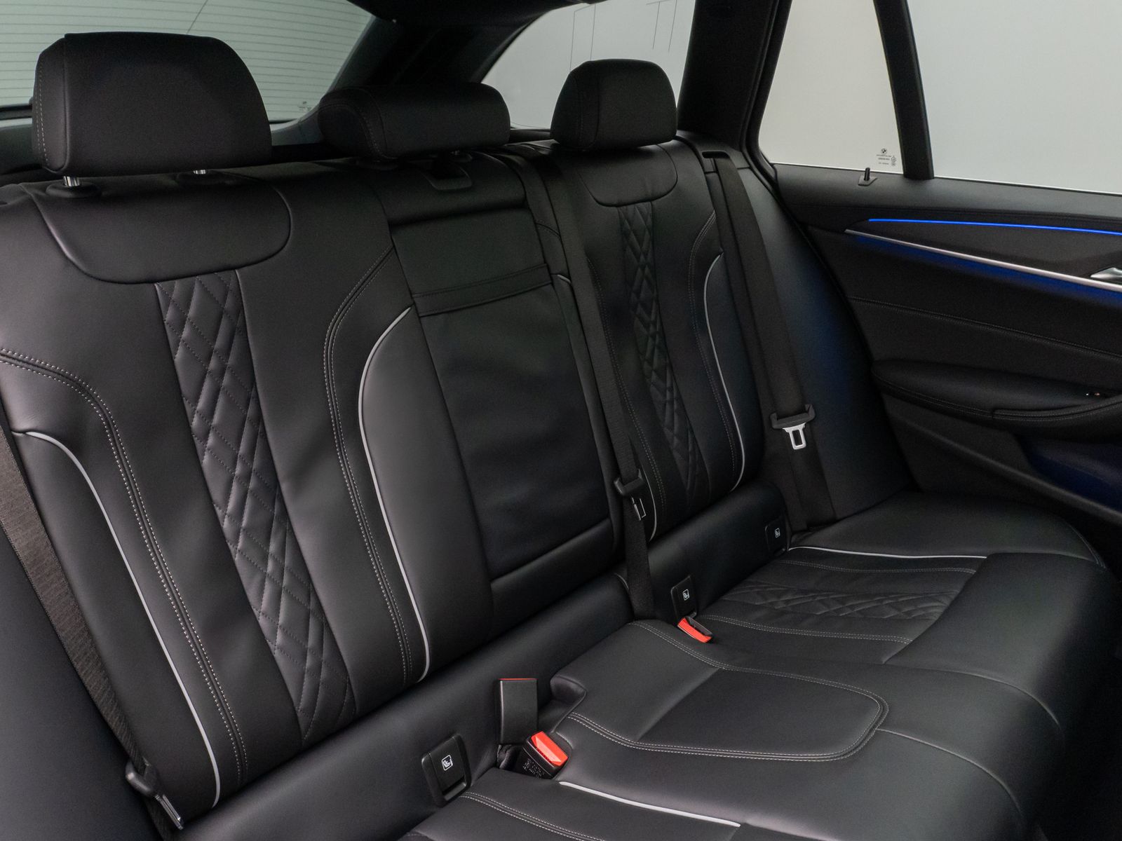 Fahrzeugabbildung BMW 540d xD LuxuryLine Panorama Laser Kamera HUD H/K