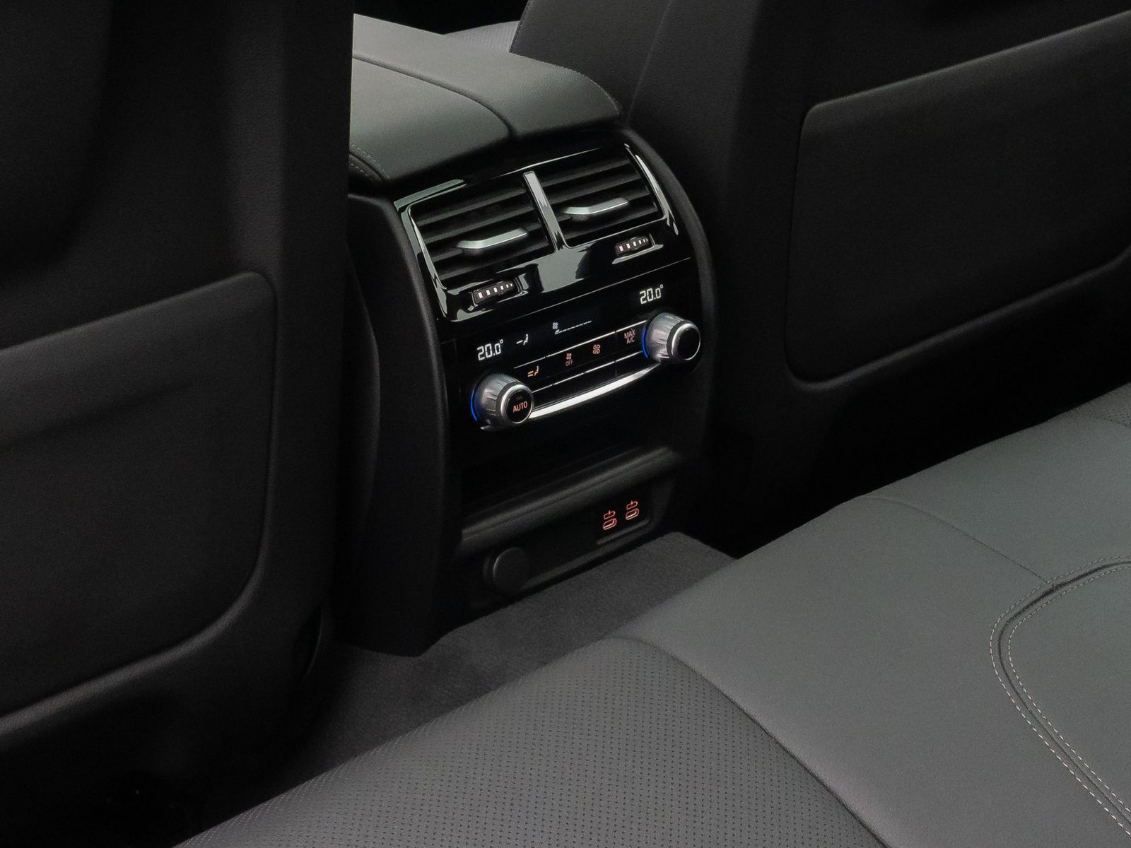 Fahrzeugabbildung BMW 520d DAB Kamera AHK Panorama HUD Leder Standheiz
