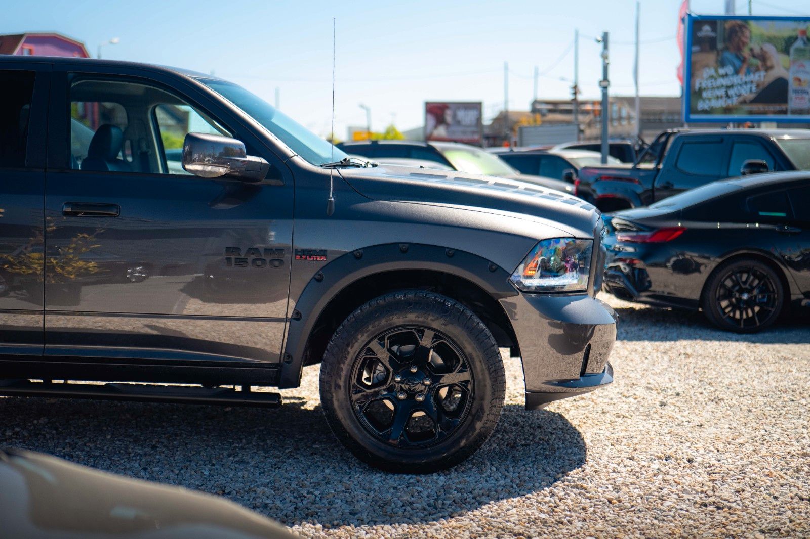 Fahrzeugabbildung Dodge RAM 5.7 V8 HEMI 4x4 Sport LARAMIE NightPaket 19%