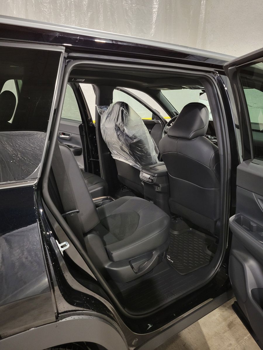 Fahrzeugabbildung Toyota GRAND Platinum Max T1: 68.000 EURO