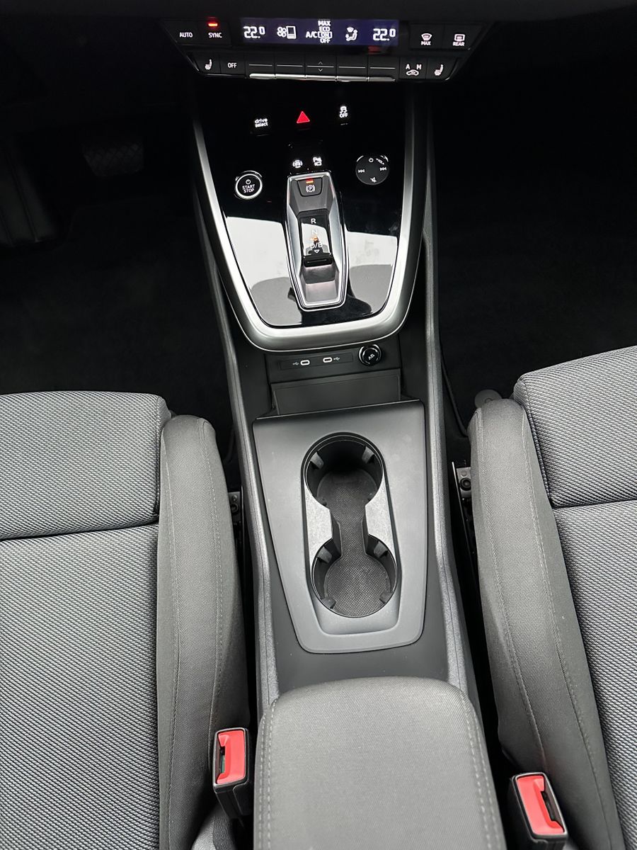 Fahrzeugabbildung Audi Q4 e-tron SpB 40 Sport NAV+MATRIX+AHK+ACC+20ZOLL