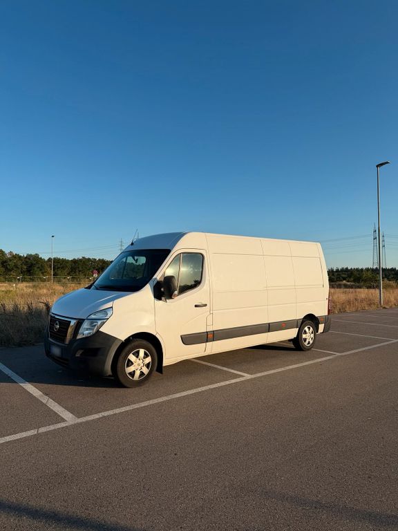 Image of Nissan NV400