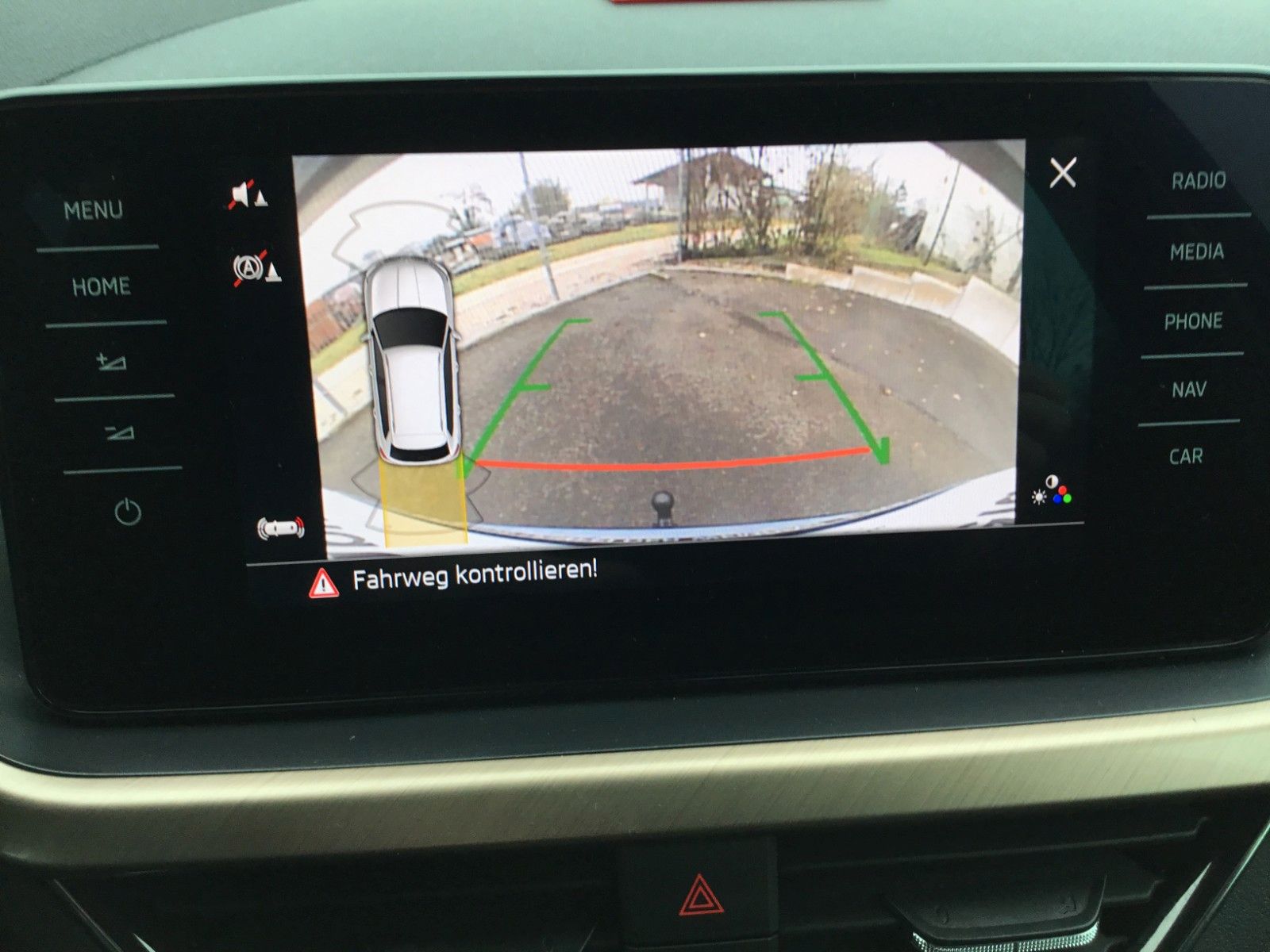 Fahrzeugabbildung SKODA Kamiq 1.6 TDI Style+AHK+LED+Kamera+Navi