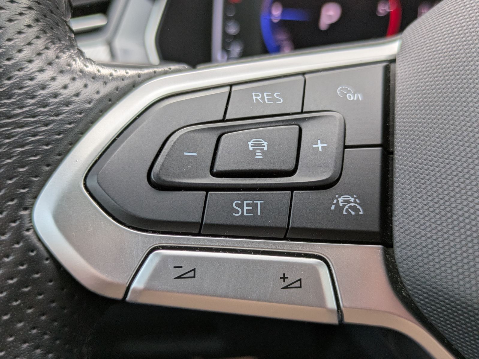 Fahrzeugabbildung Volkswagen Passat 2.0 TDI 2x R-Line MATRIX*KAMERA*ACC*NAVI