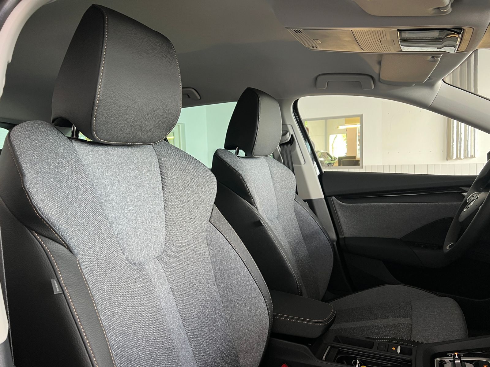 Fahrzeugabbildung SKODA Octavia Combi IV Selection 2.0 TDI DSG *AHK, LED