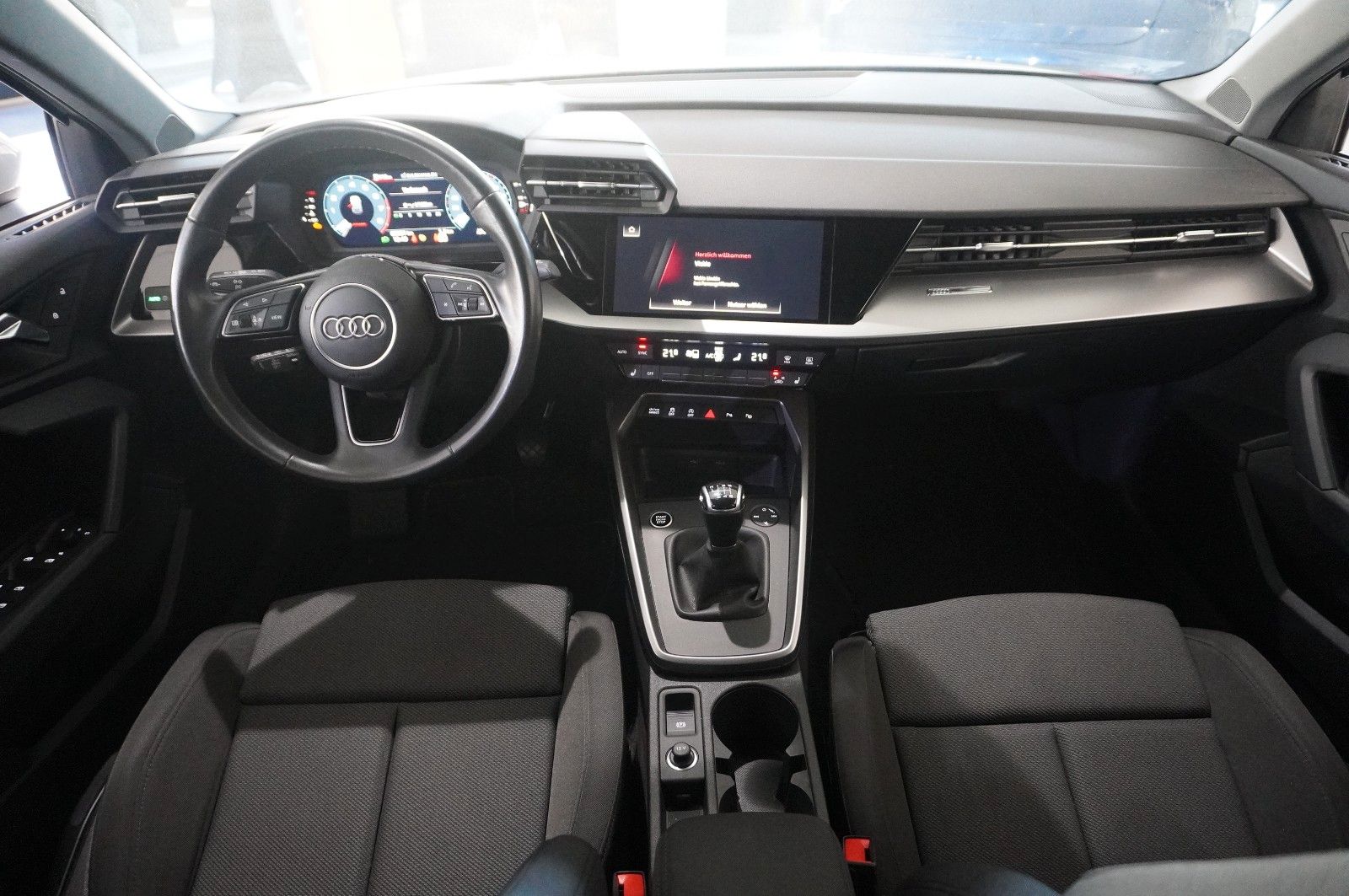 Fahrzeugabbildung Audi A3 Sportback 35 TFSI ADVANCED NAVI/SH/KAMERA/AHK