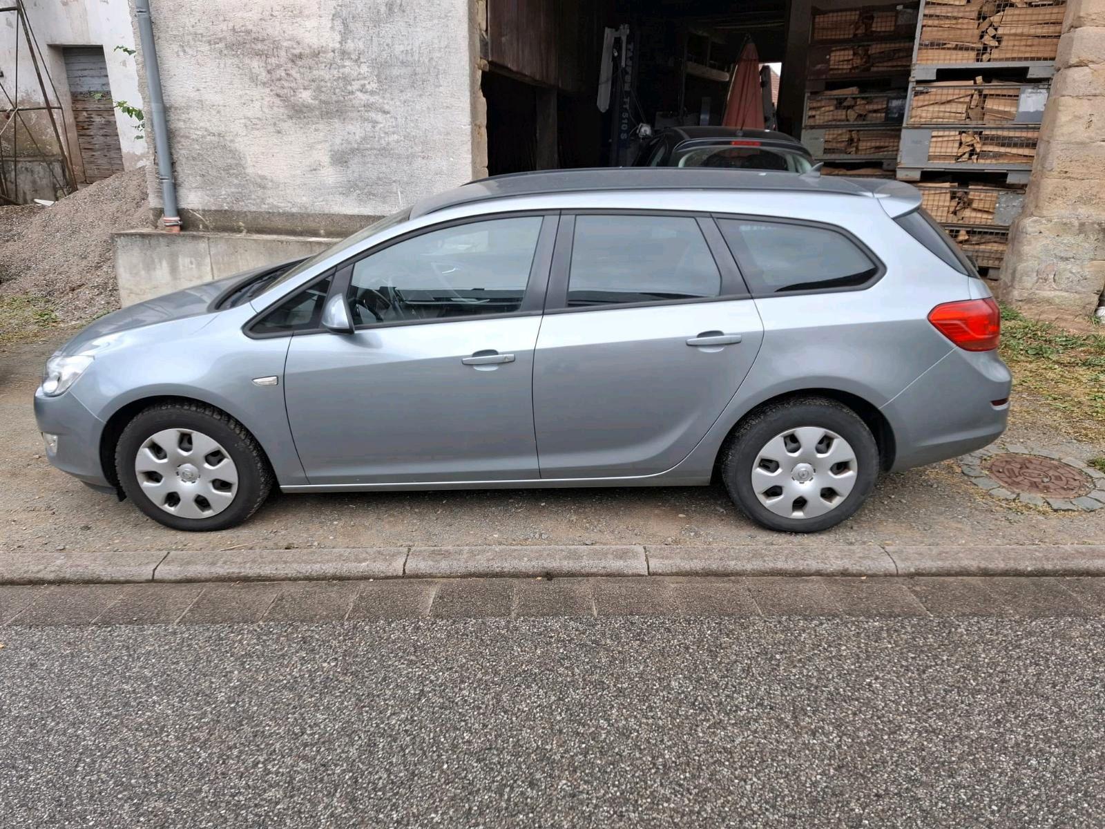 Opel Astra 2011 — photo 5