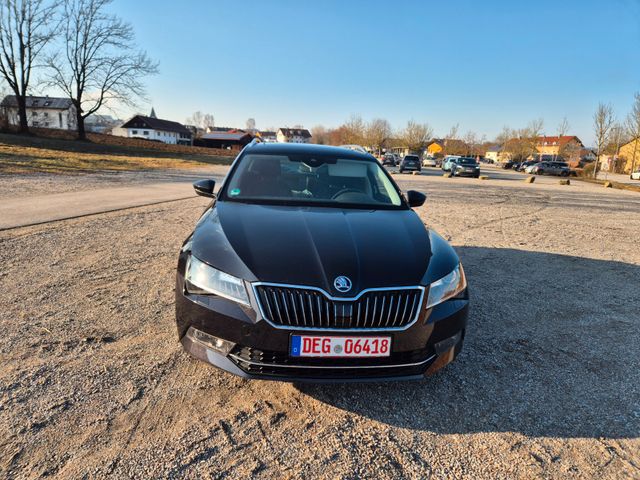 Skoda Superb Combi Style-1.HAND-XENON-PANORAMA-SHZ-PDC