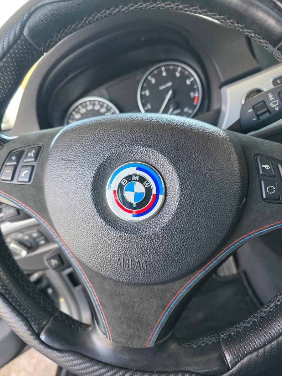 BMW 320 2010 — photo 14