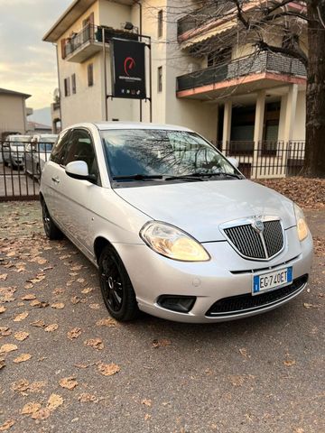 Lancia Ypsilon 1.2 69 CV Unyca x Neopatentati