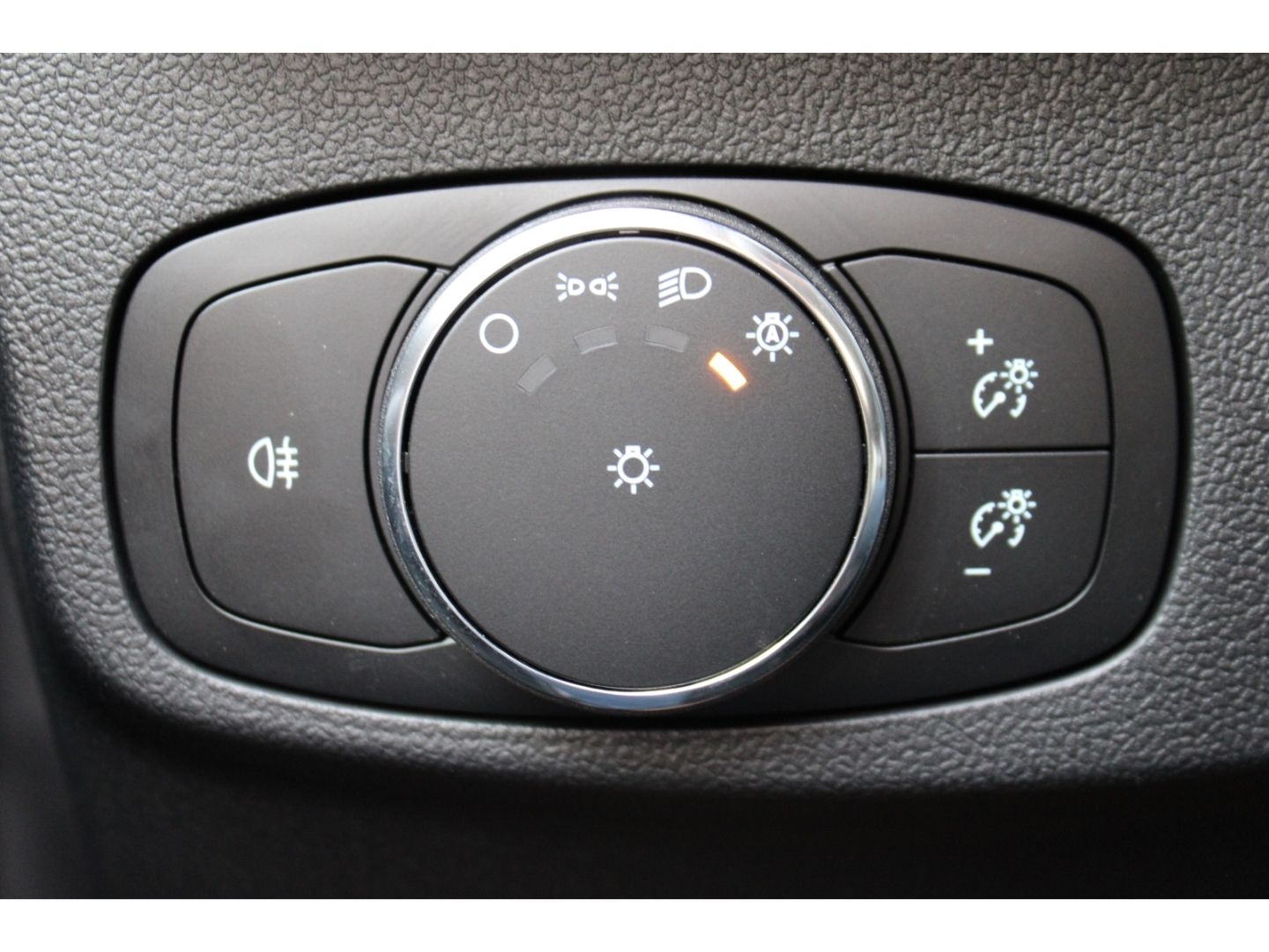 Fahrzeugabbildung Ford Focus Turnier ST-Line ACC LED TWA Navi DAB GJR R